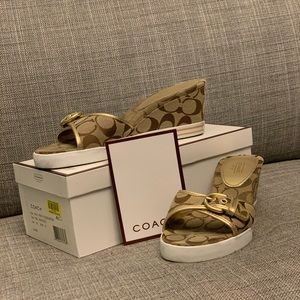 Coach shoes Khaki/Gold size:9.0 Width:M